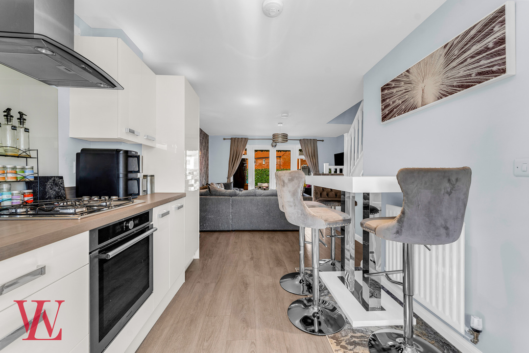 2 bed terraced house for sale in Davey Road, Bishop's Stortford, Hertfordshire 4