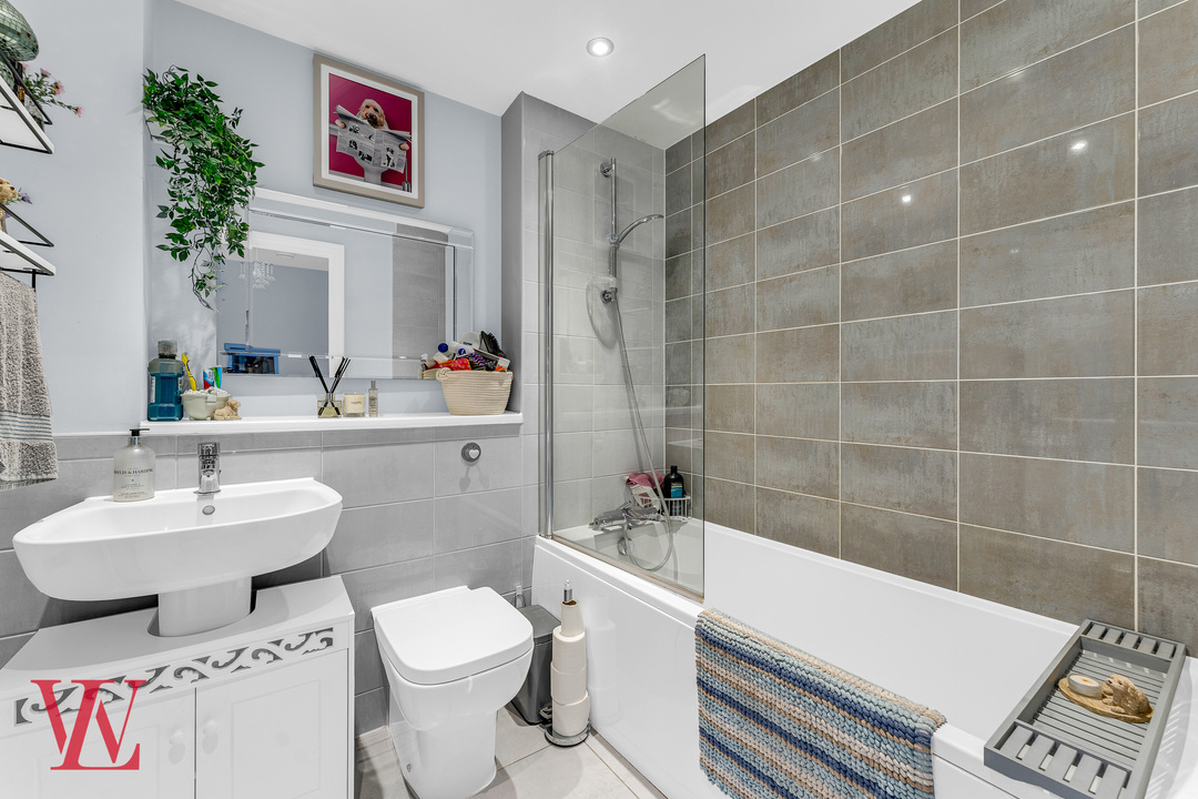 2 bed terraced house for sale in Davey Road, Bishop's Stortford, Hertfordshire  - Property Image 9