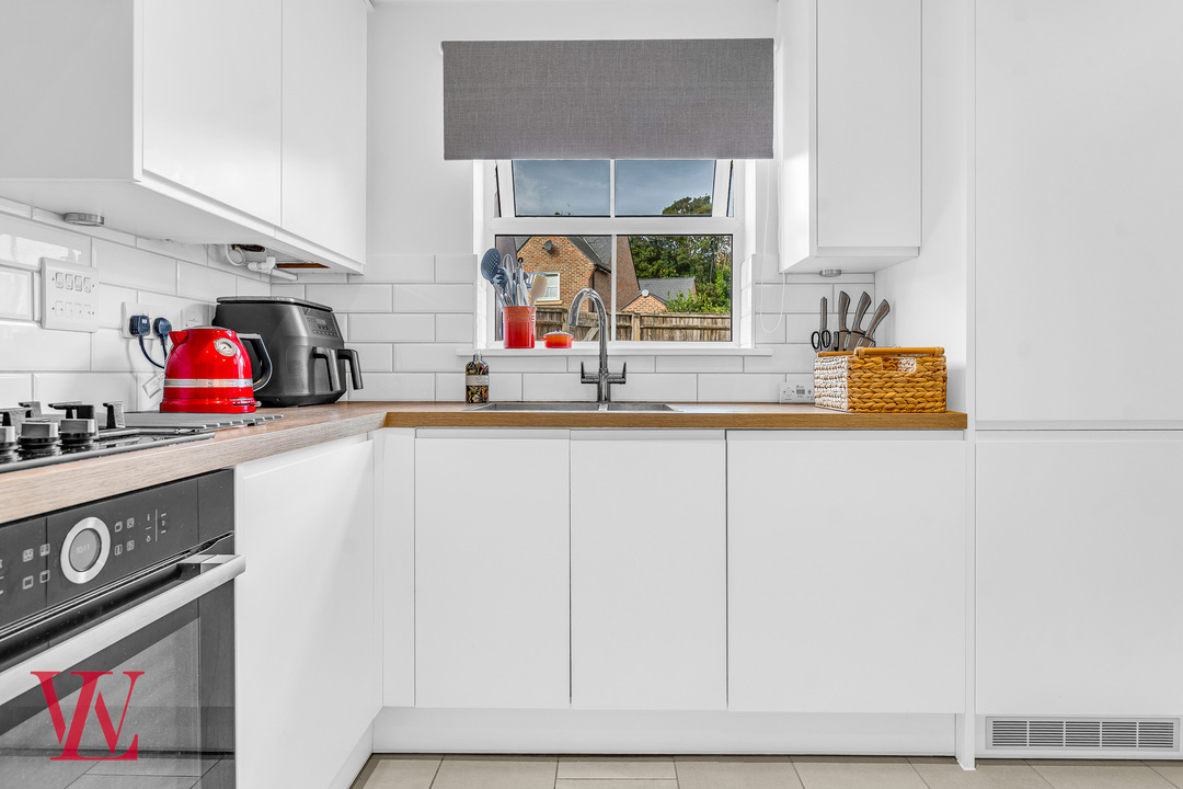 3 bed semi-detached house for sale in Watson Way, Stansted, Essex 5