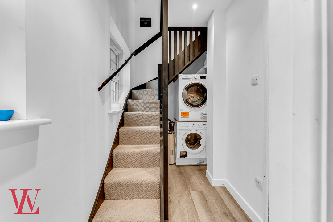 4 bed terraced house for sale in Bakers Court, Hockerill Street, Bishop's Stortford, Hertfordshire  - Property Image 7