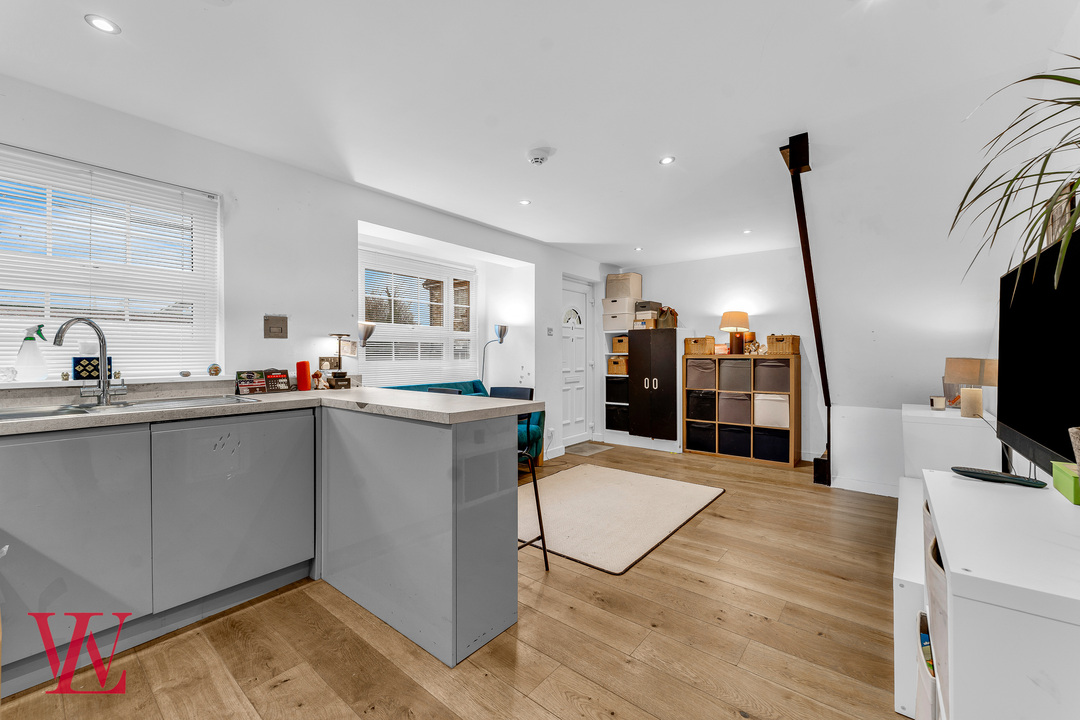 4 bed terraced house for sale in Bakers Court, Hockerill Street, Bishop's Stortford, Hertfordshire  - Property Image 4