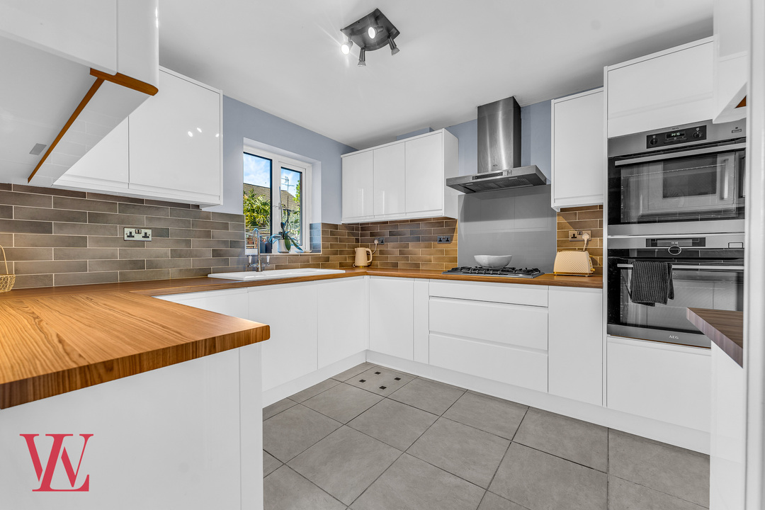 4 bed detached house for sale in Paget Court, Elsenham, Bishop's Stortford, Essex 2