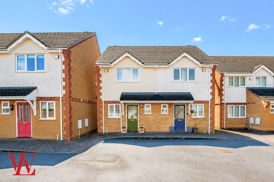 2 bed semi-detached house for sale in Evans Close, Royston, Hertfordshire