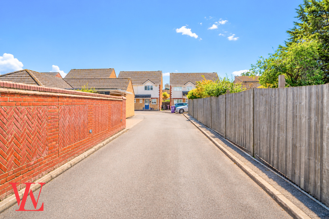 2 bed semi-detached house for sale in Evans Close, Royston, Hertfordshire 2