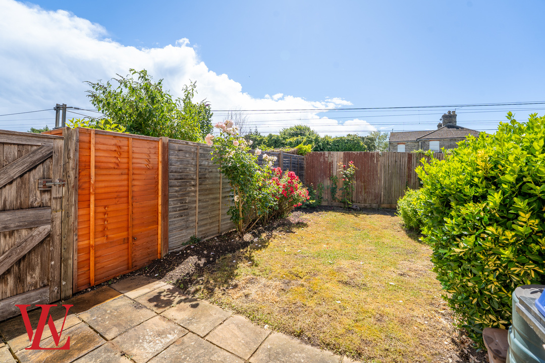 2 bed semi-detached house for sale in Evans Close, Royston, Hertfordshire  - Property Image 19