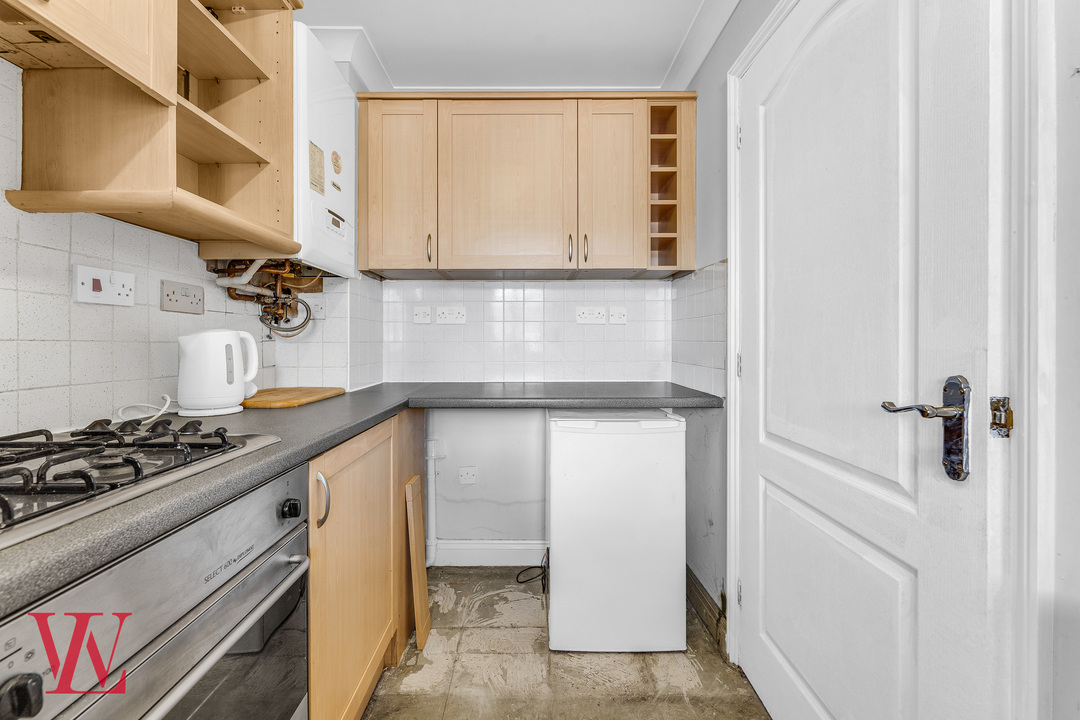 2 bed semi-detached house for sale in Evans Close, Royston, Hertfordshire 8