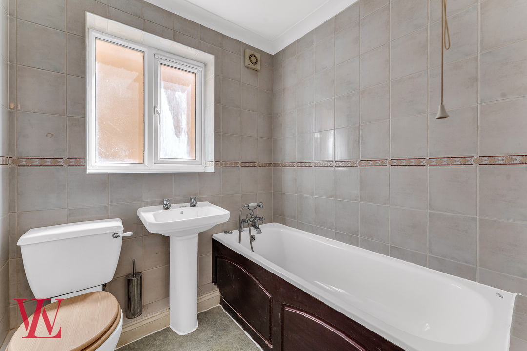 2 bed semi-detached house for sale in Evans Close, Royston, Hertfordshire  - Property Image 16