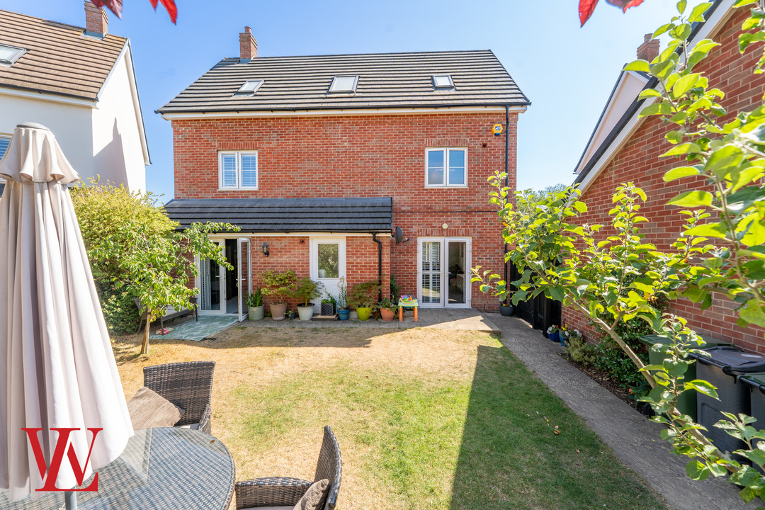 5 bed detached house for sale in Hailes Wood, Elsenham, Bishop's Stortford, Essex  - Property Image 33