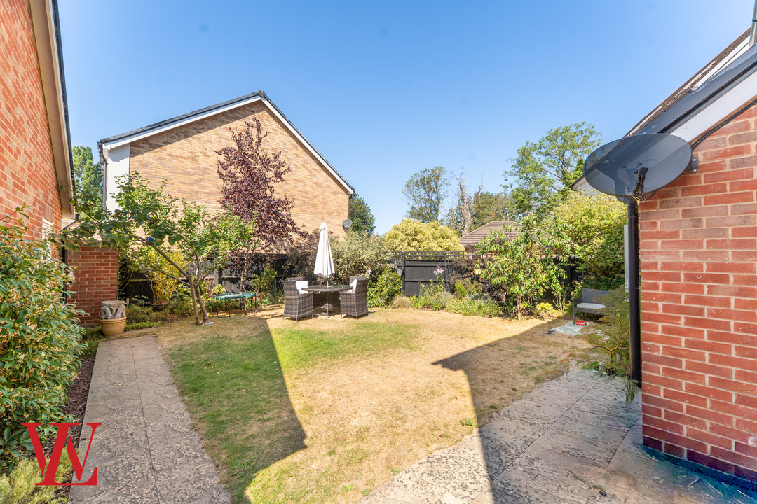 5 bed detached house for sale in Hailes Wood, Elsenham, Bishop's Stortford, Essex  - Property Image 32
