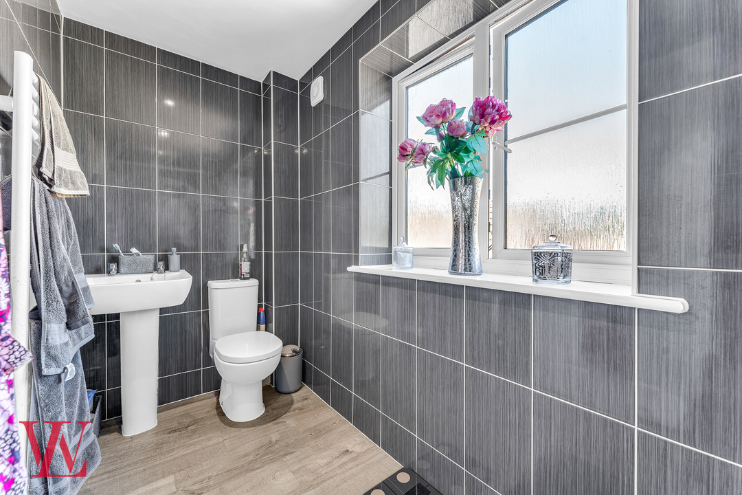 5 bed detached house for sale in Hailes Wood, Elsenham, Bishop's Stortford, Essex  - Property Image 19