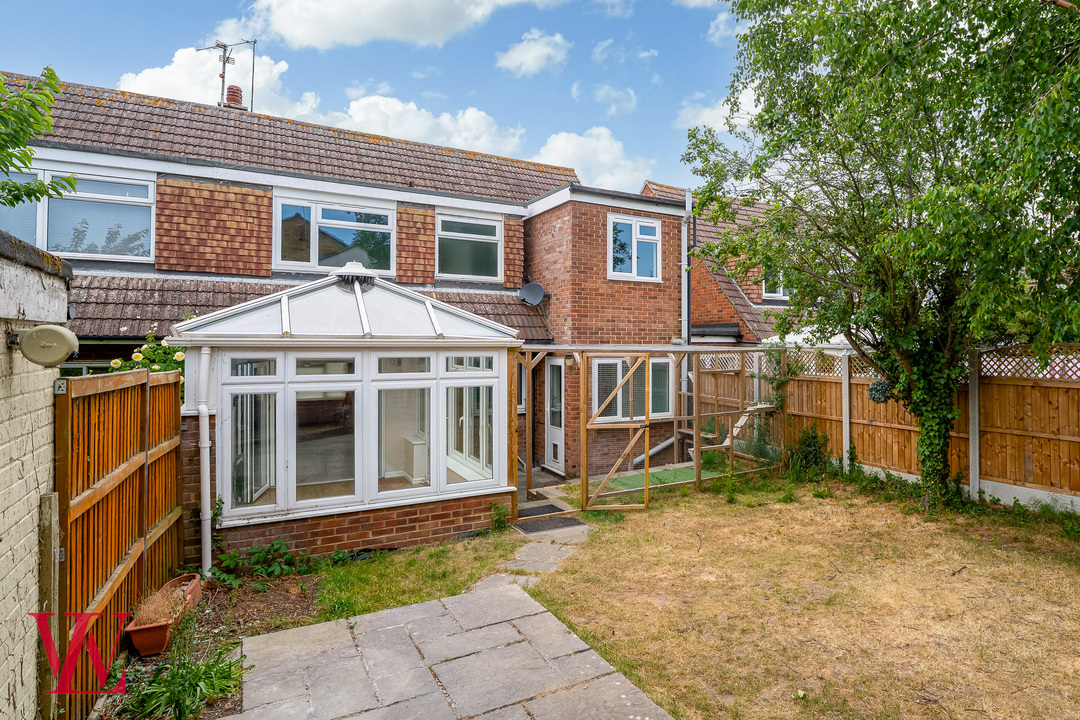 5 bed semi-detached house for sale in Garden Fields, Stebbing, Dunmow, Essex  - Property Image 23