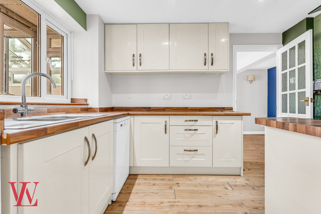 5 bed semi-detached house for sale in Garden Fields, Stebbing, Dunmow, Essex  - Property Image 8