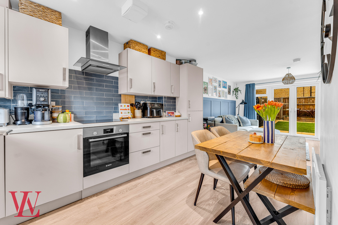 2 bed end of terrace house for sale in Rainbird Road, Bishop's Stortford, Hertfordshire 5