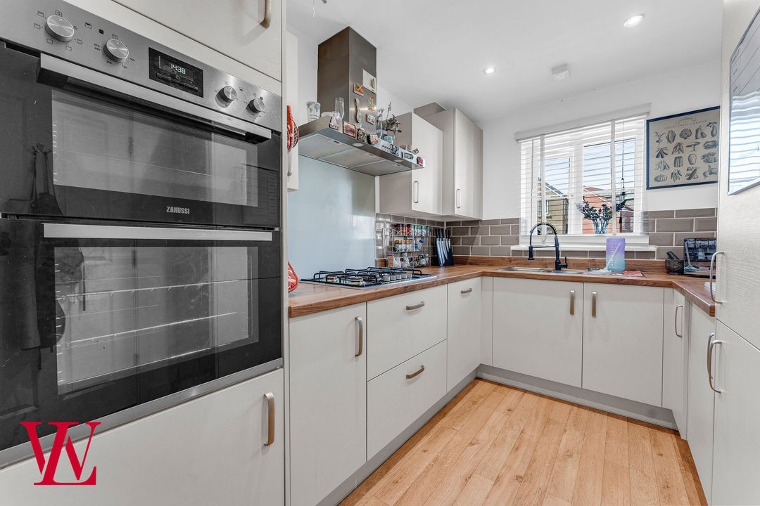 3 bed terraced house for sale in Newland Avenue, Bishop's Stortford, Hertfordshire 4