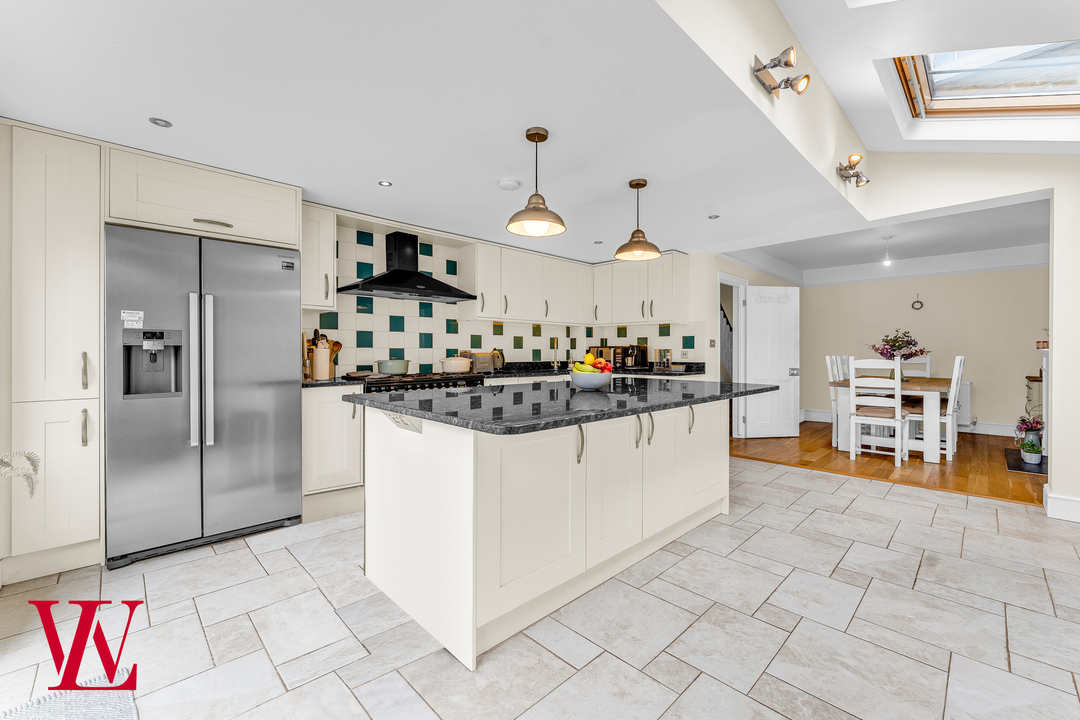 3 bed detached house for sale in Manor Road, Bishop's Stortford, Hertfordshire 2