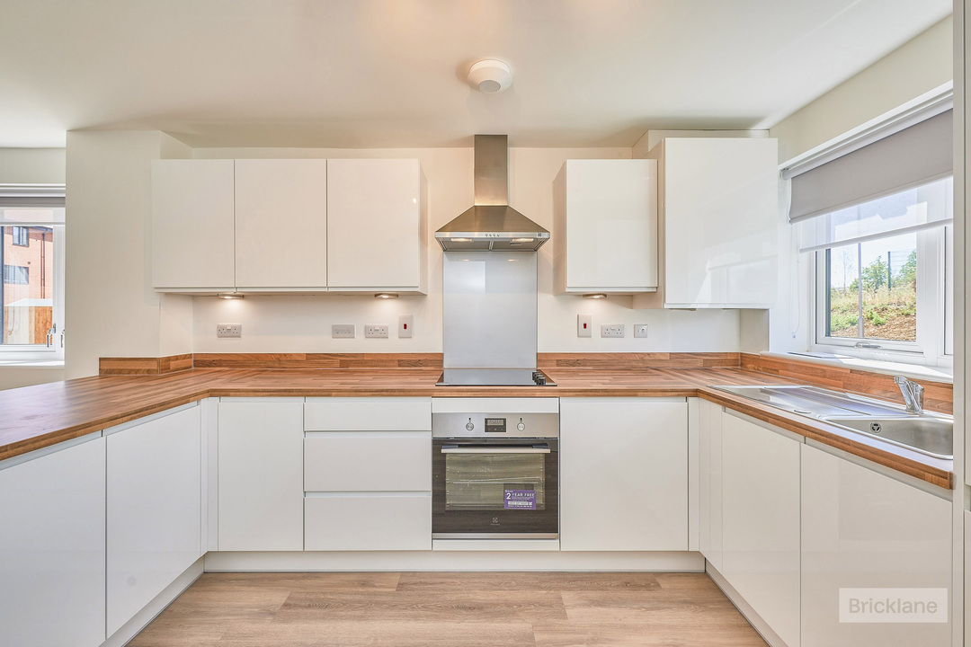 2 bed semi-detached house to rent in Handscomb Way, Bishops Stortford, Hertfordshire  - Property Image 3