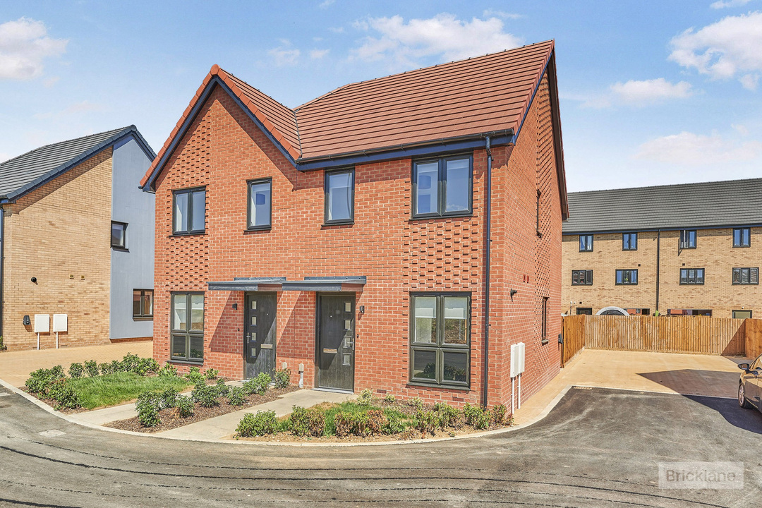 2 bed semi-detached house to rent in Handscomb Way, Bishops Stortford, Hertfordshire