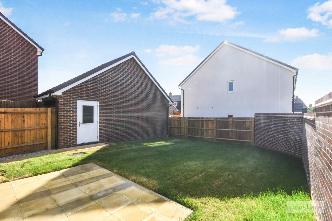 4 bed detached house to rent in Moors Field Drive, Little Dunmow, Essex  - Property Image 10