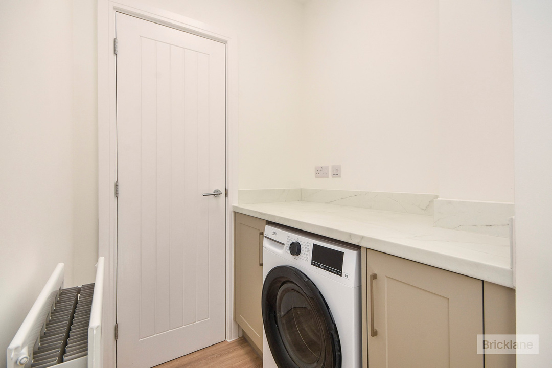4 bed detached house to rent in Moors Field Drive, Little Dunmow, Essex  - Property Image 4