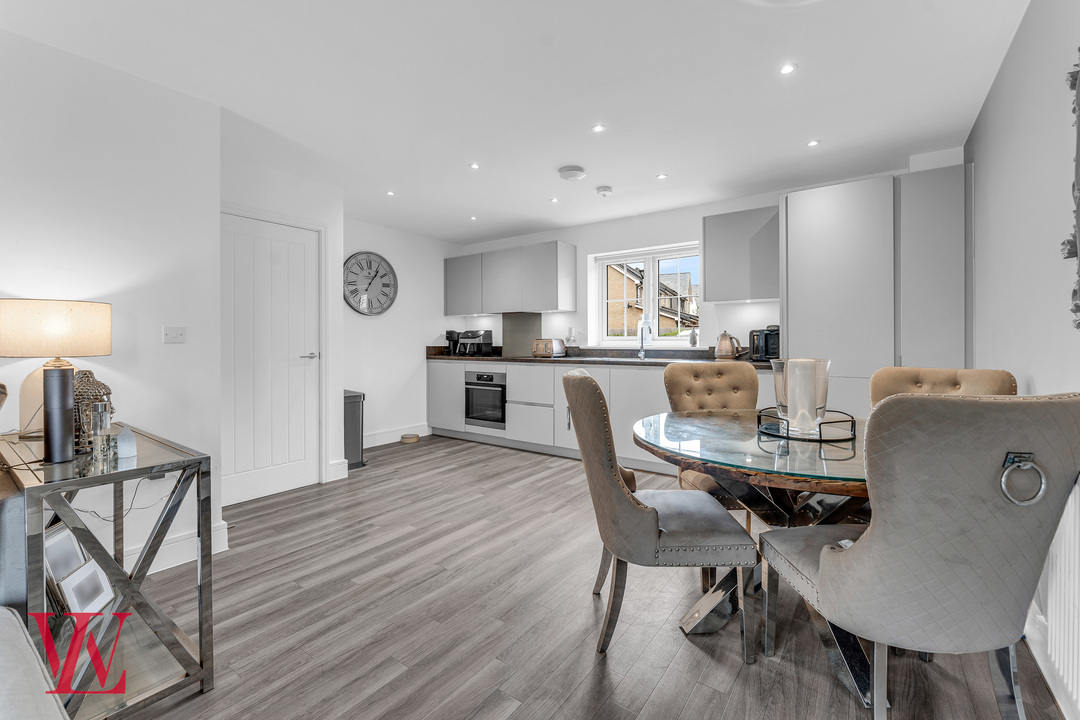 2 bed apartment for sale in Burton Court, Kiffin Road, Bishop's Stortford 3