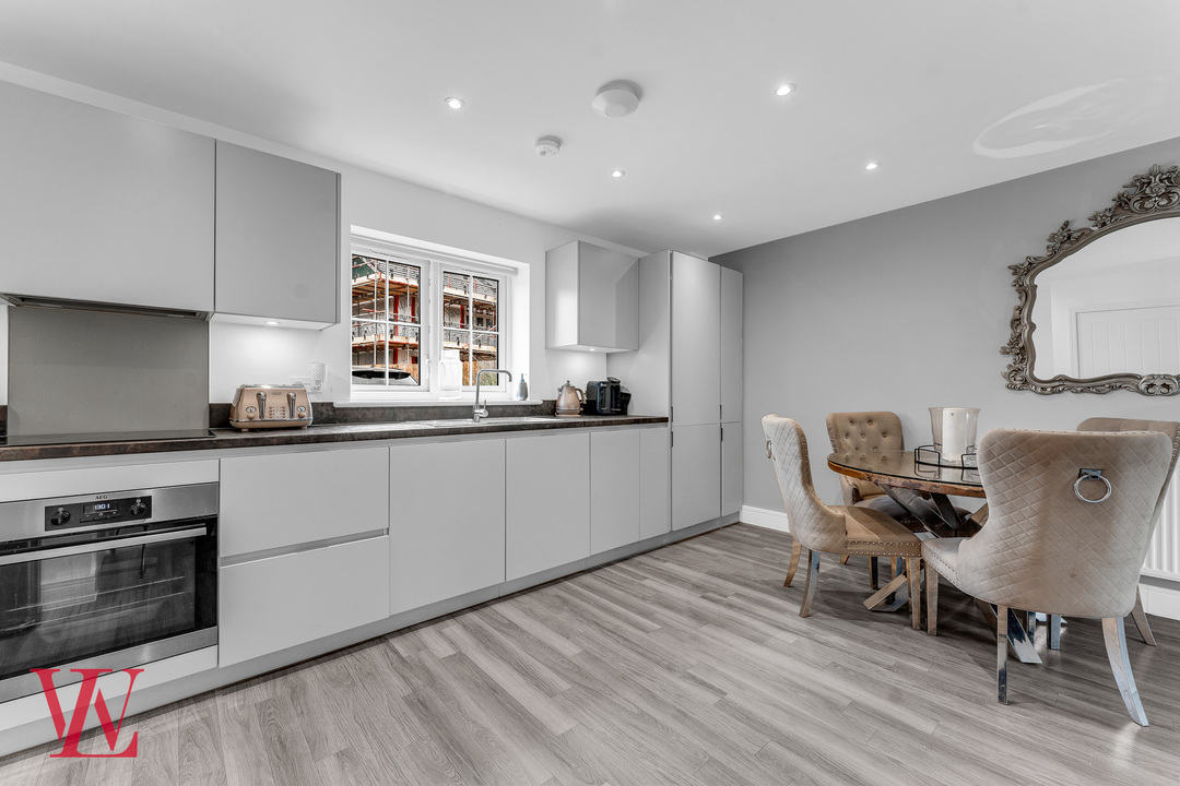 2 bed apartment for sale in Burton Court, Kiffin Road, Bishop's Stortford  - Property Image 7