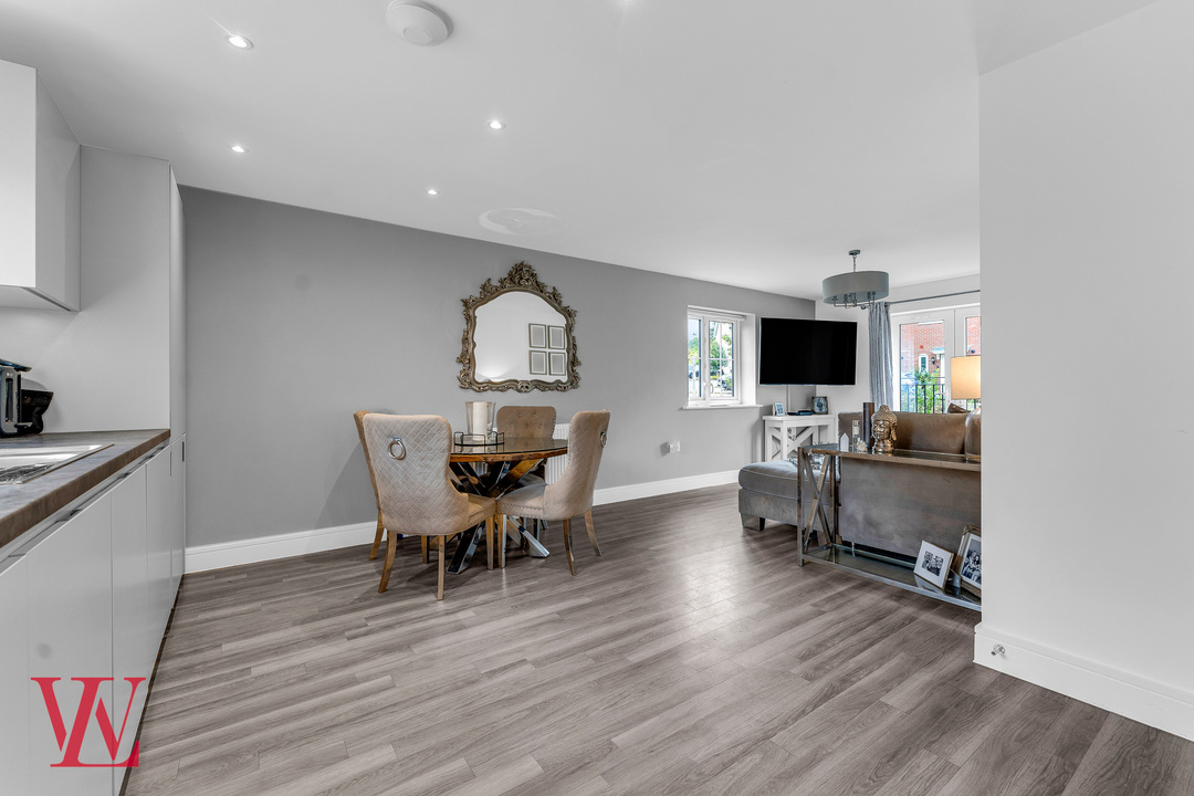 2 bed apartment for sale in Burton Court, Kiffin Road, Bishop's Stortford  - Property Image 3