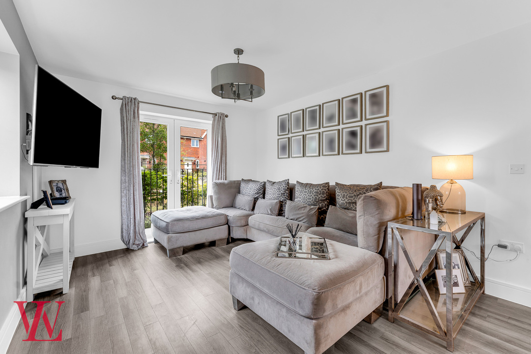 2 bed apartment for sale in Burton Court, Kiffin Road, Bishop's Stortford 4