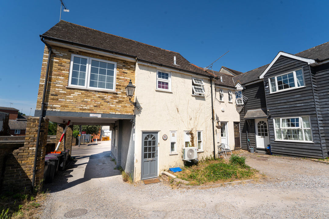 1 bed apartment for sale in Bakers Court, Hockerill Street, Bishop's Stortford, Hertfordshire 9