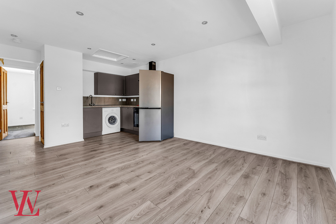1 bed apartment for sale in Bakers Court, Hockerill Street, Bishop's Stortford, Hertfordshire - Property Image 1