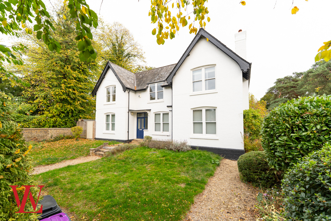 4 bed detached house to rent in Stansted Road, Bishop's Stortford, Hertfordshire  - Property Image 1