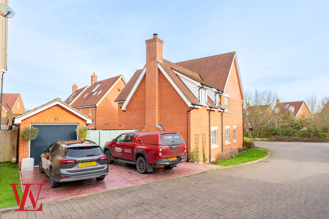 5 bed detached house for sale in Burgattes Road, Little Canfield, Dunmow, Essex  - Property Image 23