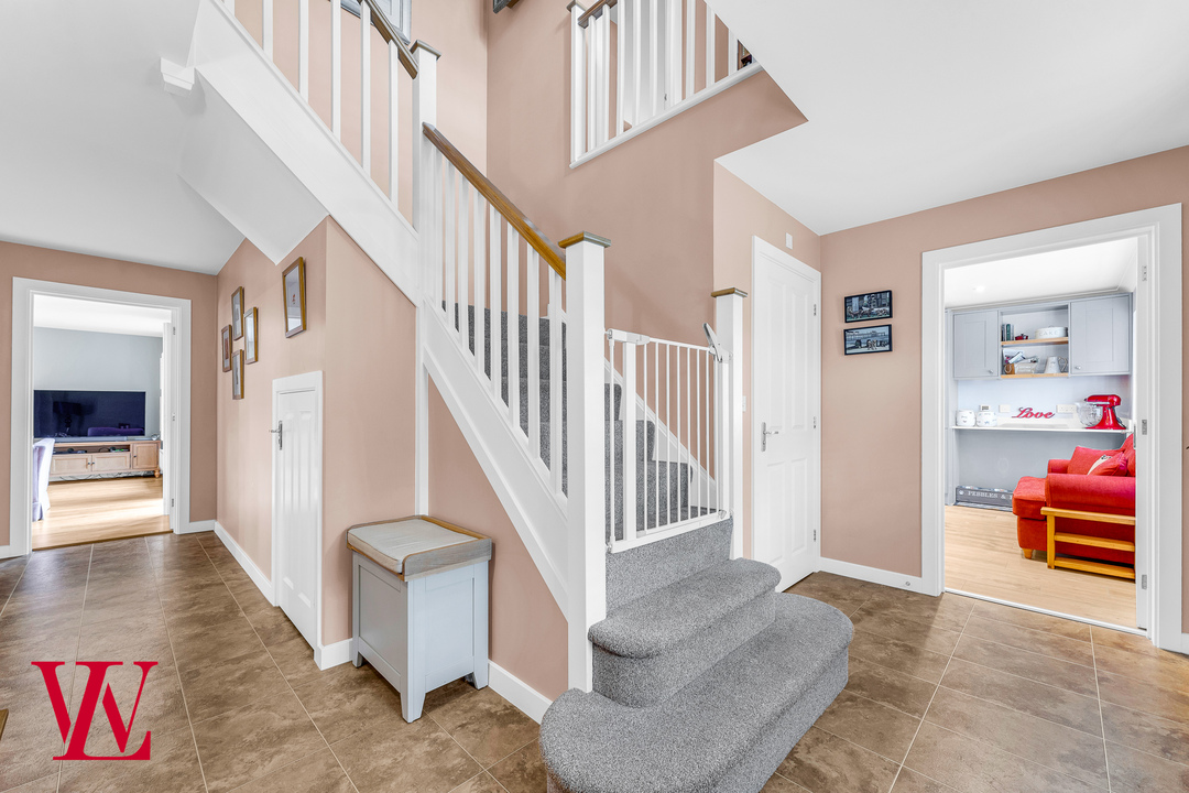 5 bed detached house for sale in Burgattes Road, Little Canfield, Dunmow, Essex 6