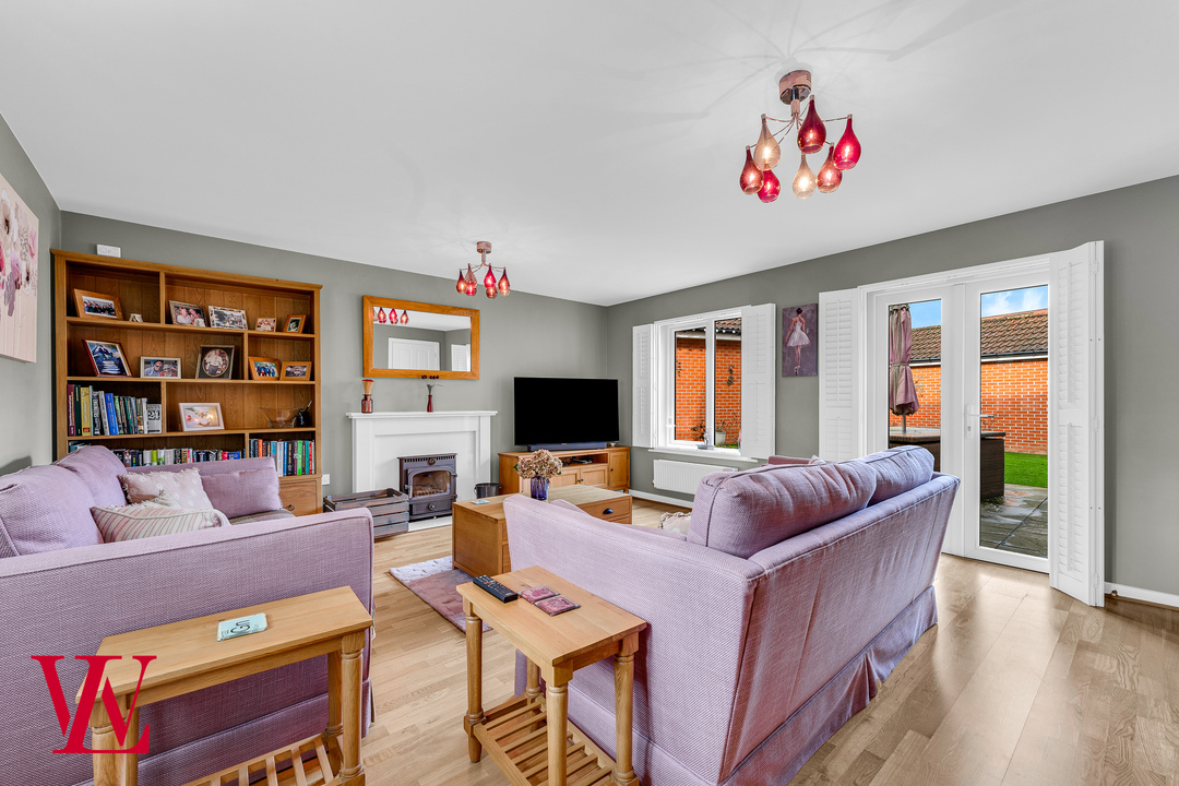 5 bed detached house for sale in Burgattes Road, Little Canfield, Dunmow, Essex  - Property Image 8