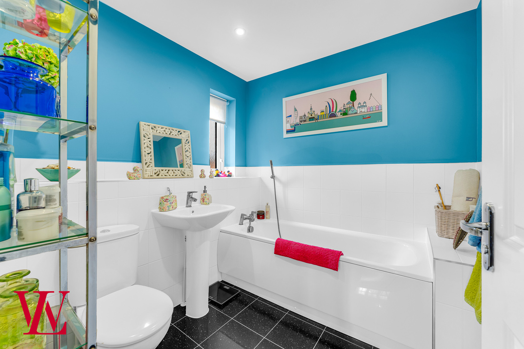 5 bed detached house for sale in Burgattes Road, Little Canfield, Dunmow, Essex  - Property Image 18