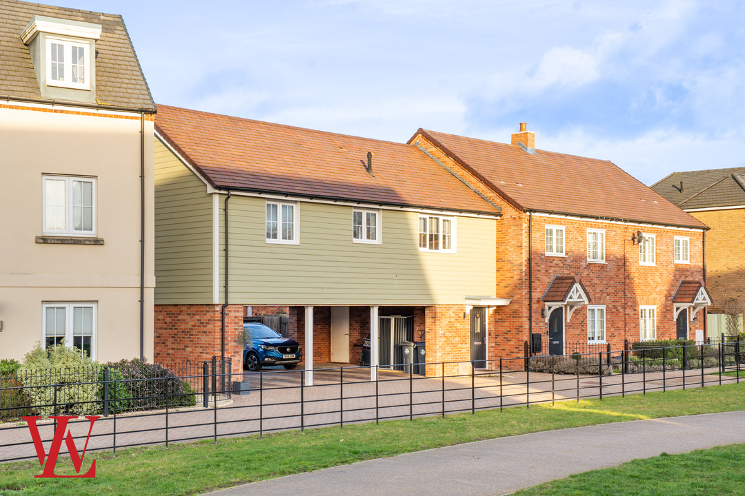 2 bed for sale in Hensman Close, Bishop's Stortford, Hertfordshire  - Property Image 1