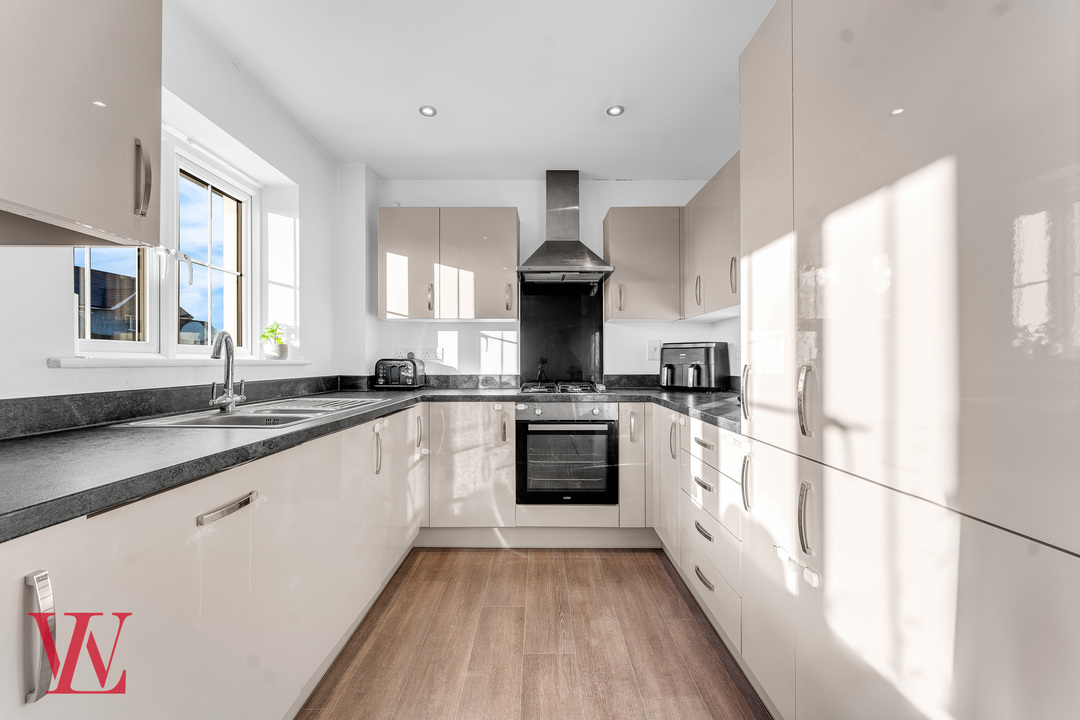 2 bed for sale in Hensman Close, Bishop's Stortford, Hertfordshire  - Property Image 5