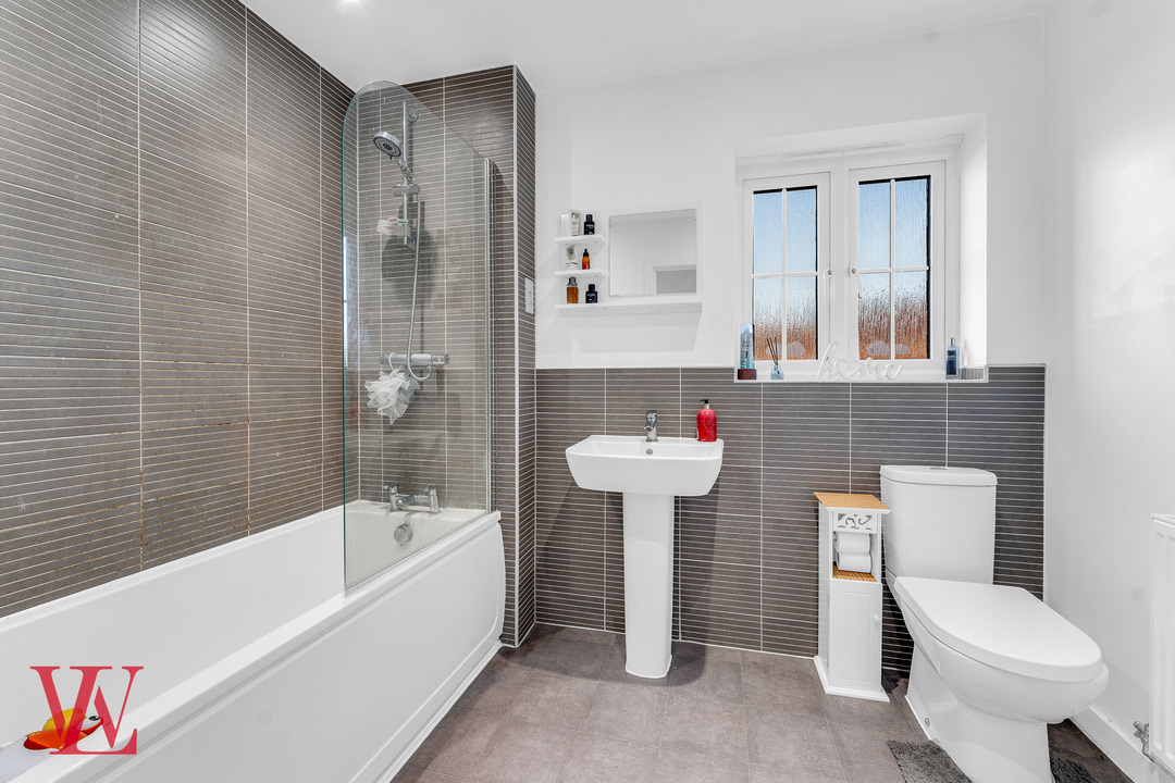 2 bed for sale in Hensman Close, Bishop's Stortford, Hertfordshire 6