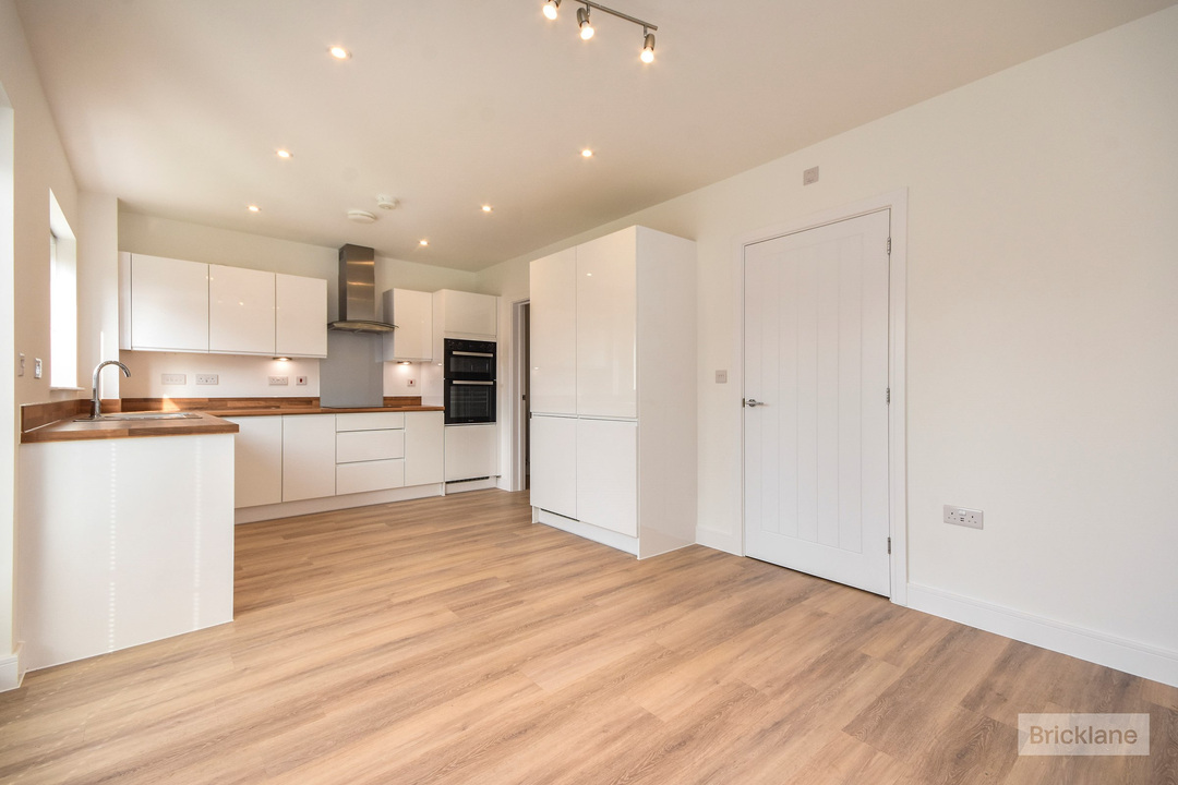 4 bed detached house to rent in Little Clobbs Mead, Little Dunmow, Dunmow, Essex  - Property Image 2