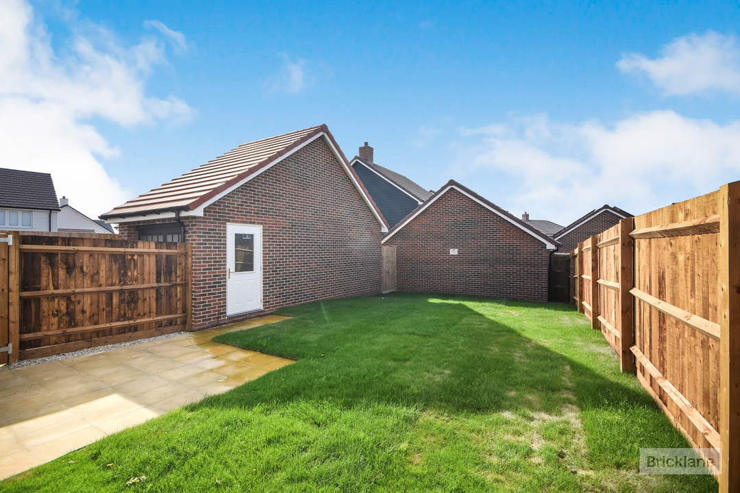 4 bed detached house to rent in Little Clobbs Mead, Little Dunmow, Dunmow, Essex  - Property Image 10