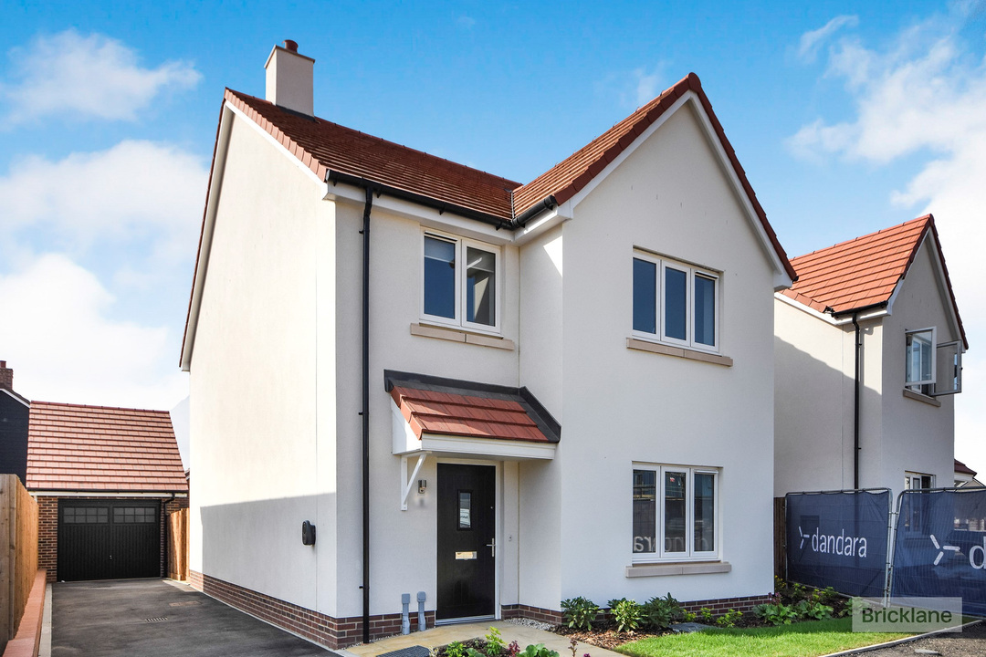 4 bed detached house to rent in Little Clobbs Mead, Little Dunmow, Dunmow, Essex