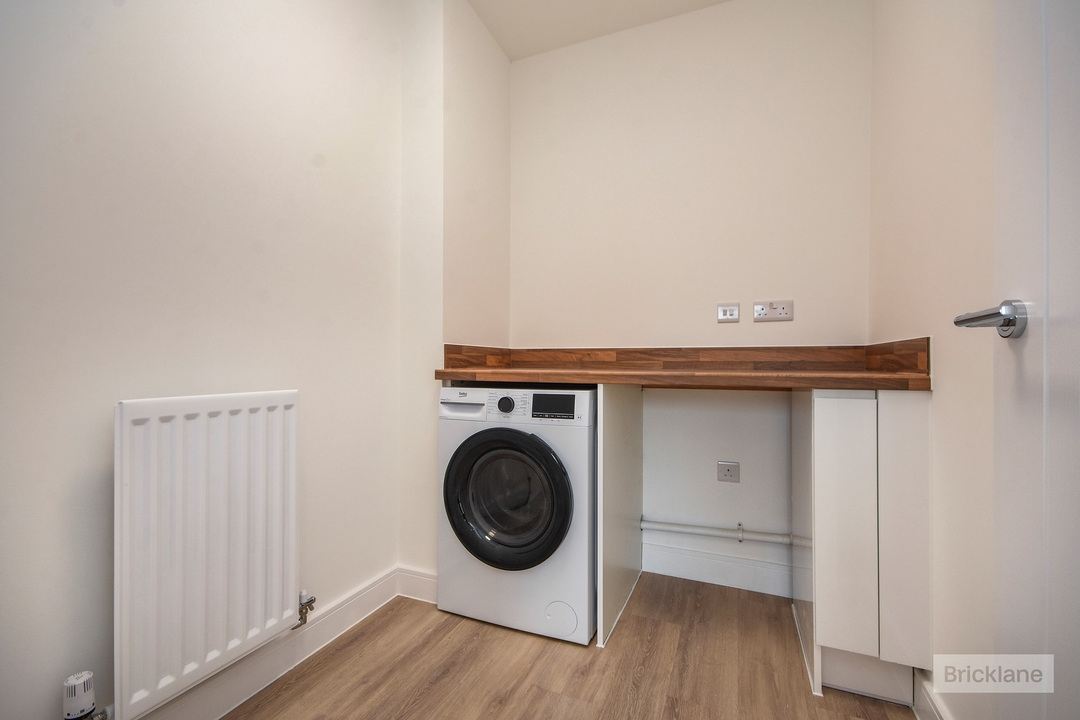 4 bed detached house to rent in Little Clobbs Mead, Little Dunmow, Dunmow, Essex  - Property Image 5