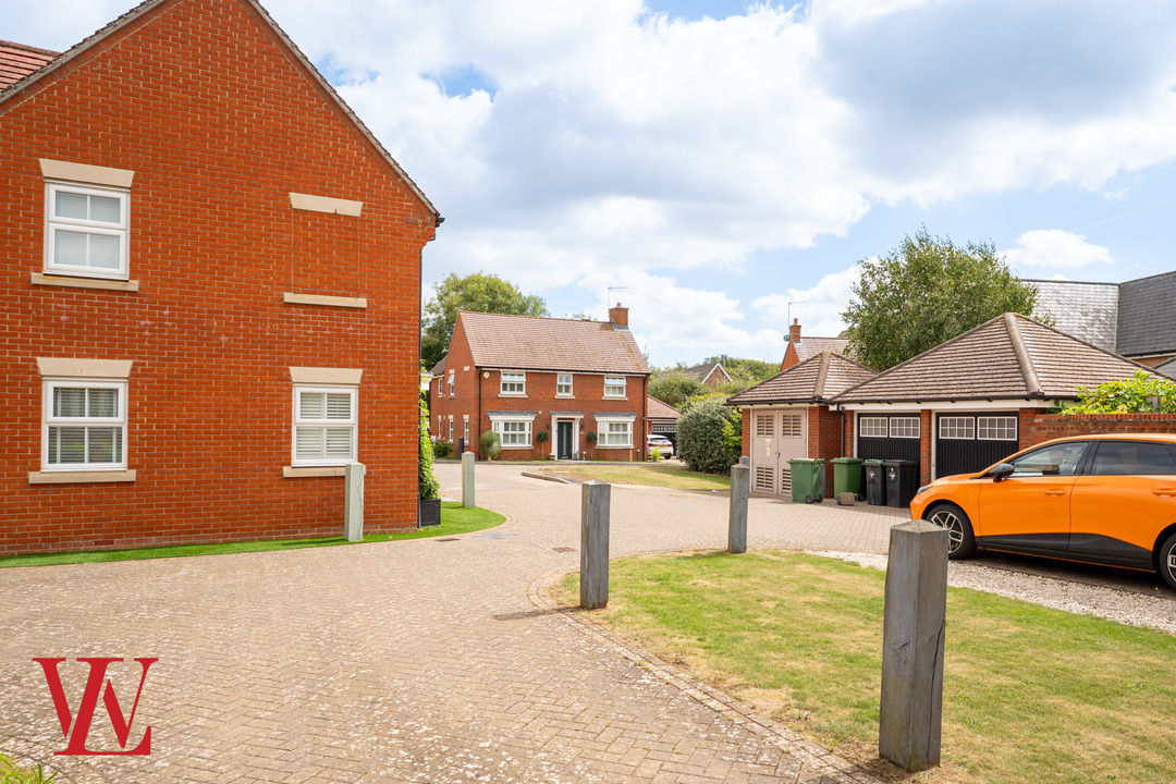 3 bed bungalow for sale in Speller Way, Little Canfield, Dunmow, Essex  - Property Image 21
