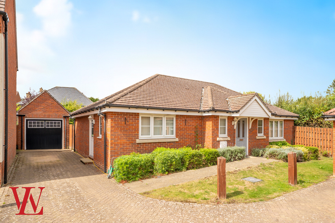 3 bed bungalow for sale in Speller Way, Little Canfield, Dunmow, Essex 1