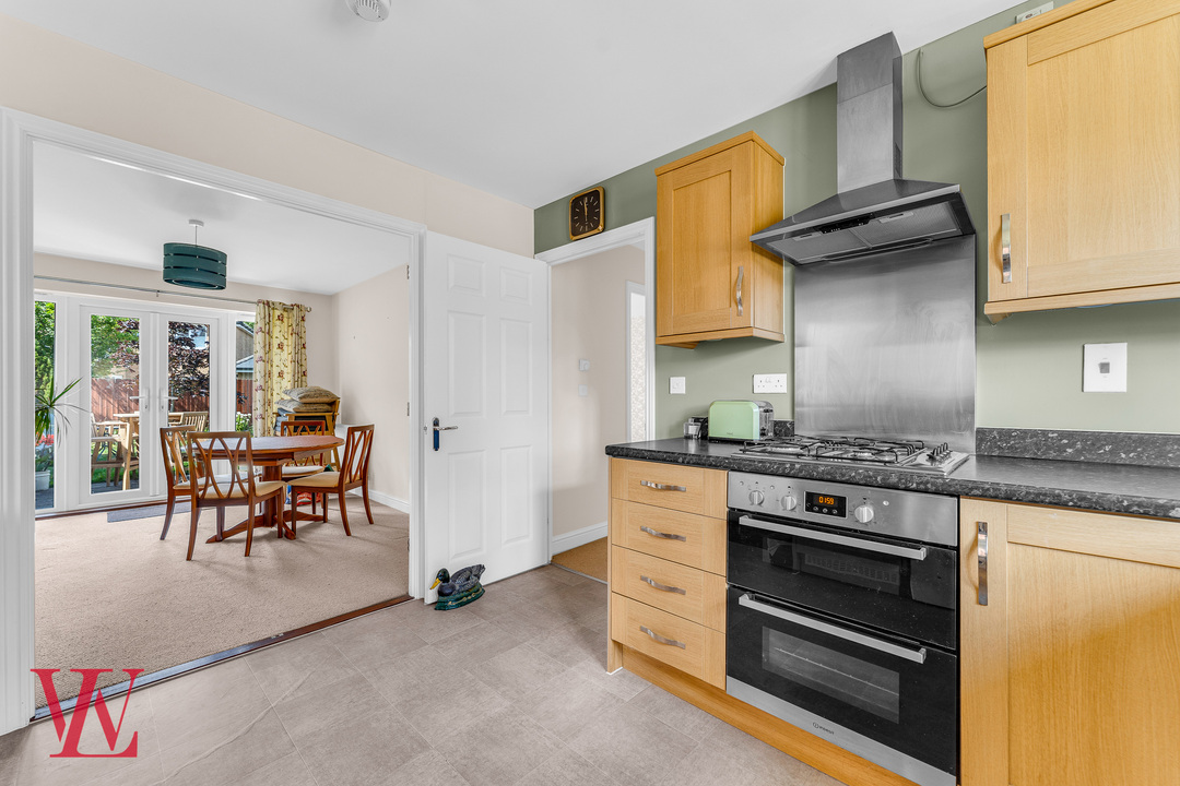 3 bed bungalow for sale in Speller Way, Little Canfield, Dunmow, Essex  - Property Image 8