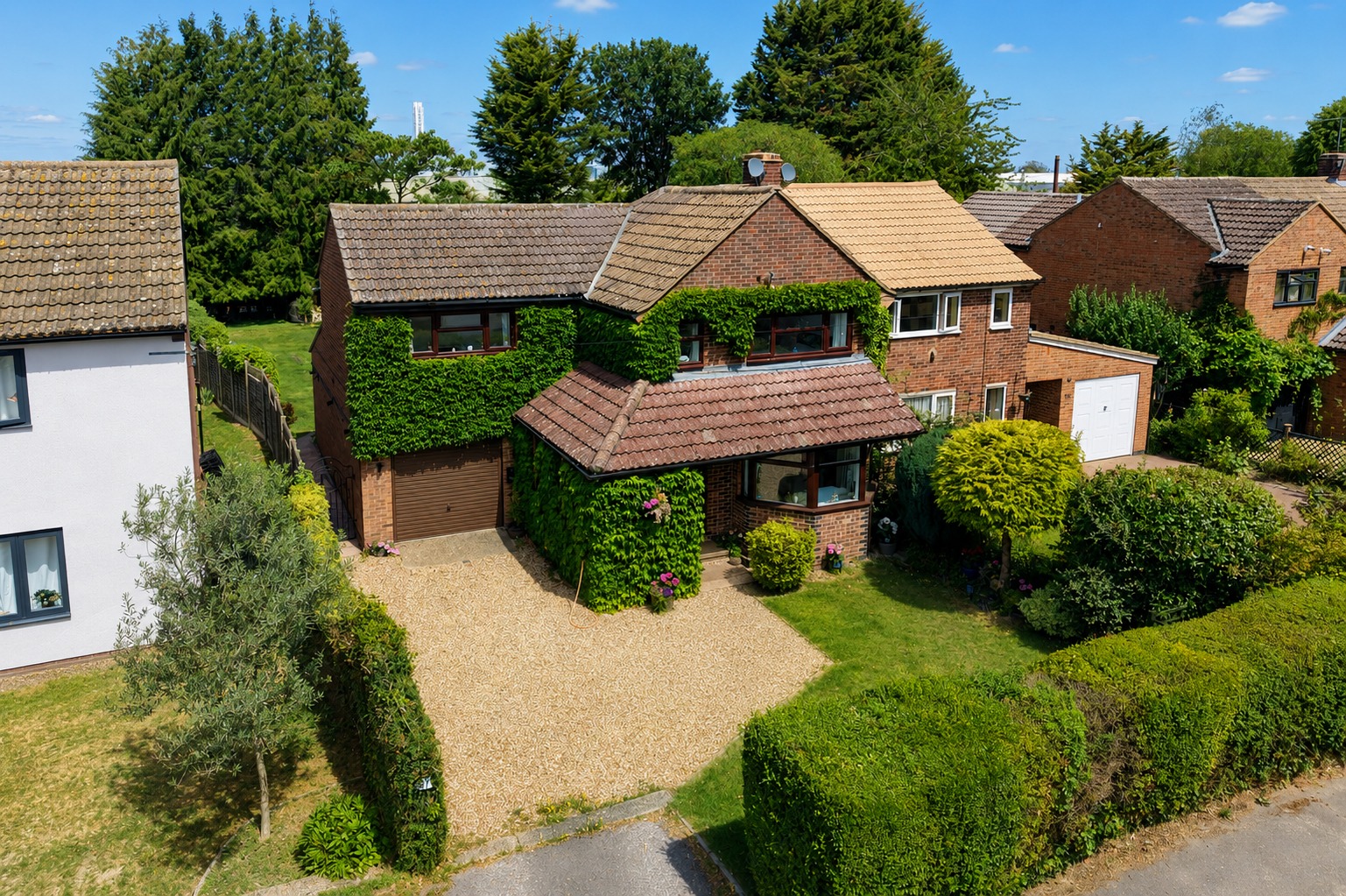4 Bed Semi-Detached House For Sale In Green Drift, Royston, Hertforsshire