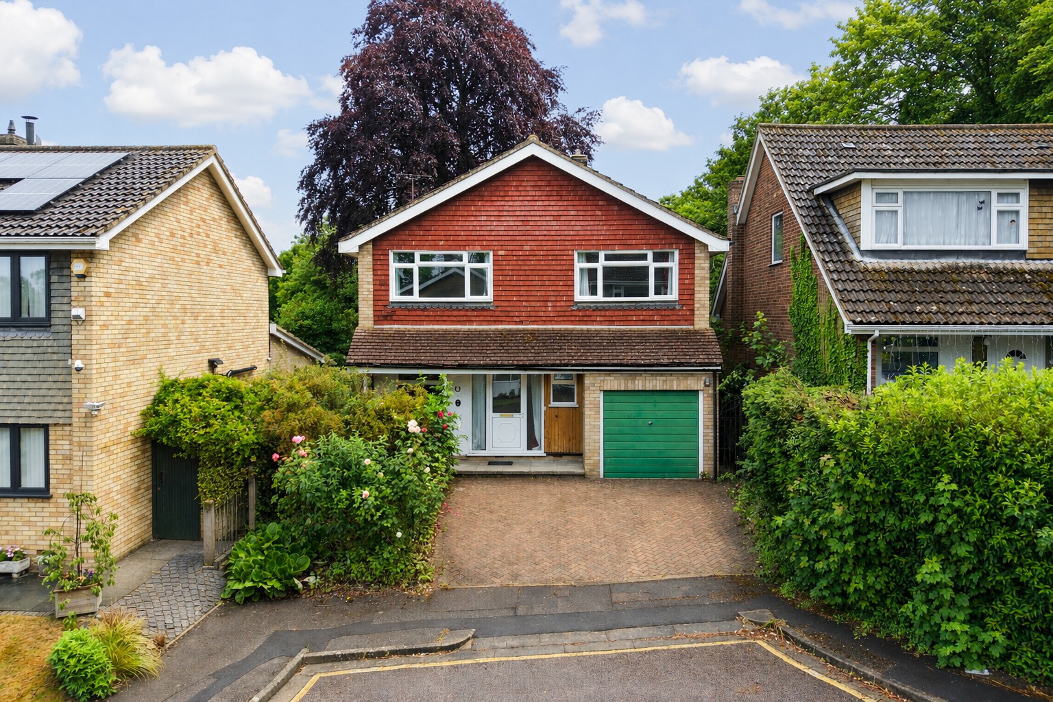 4 Bed Detached House For Sale In Hillside, Royston