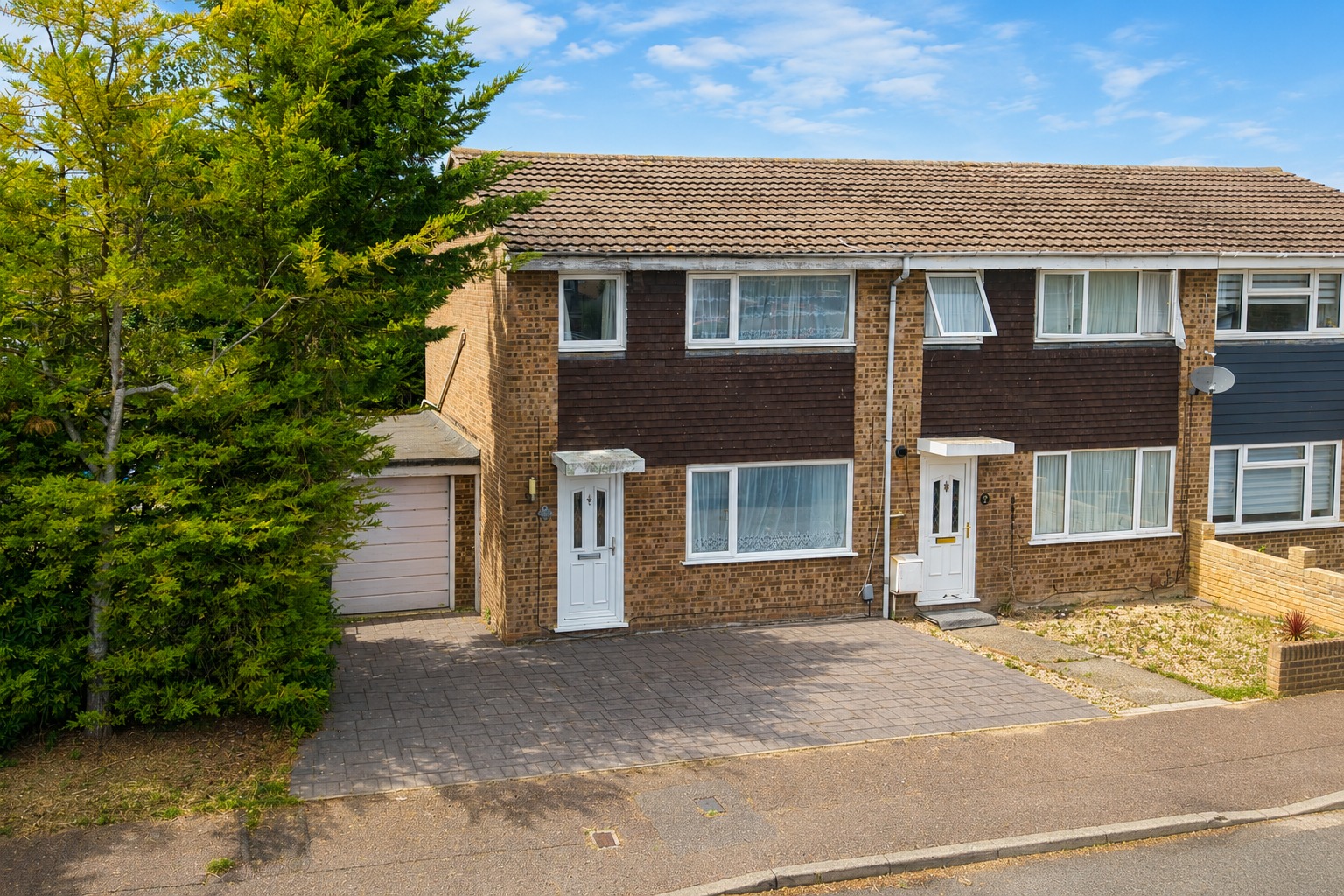 3 Bed End Of Terrace House For Sale In Thackeray Close, Royston