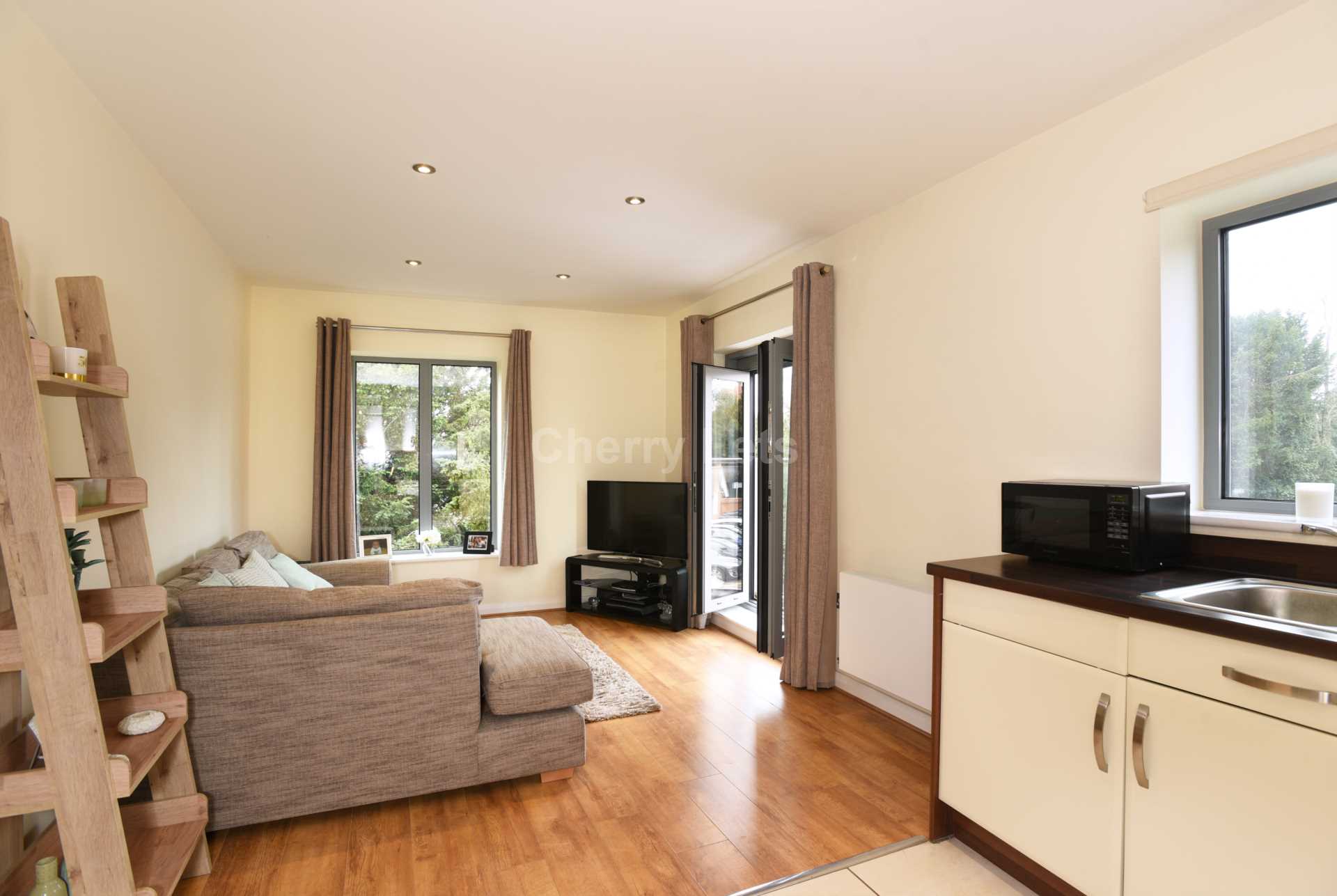 2 bed flat to rent in Hightown Gardens, Banbury, OX16  - Property Image 3