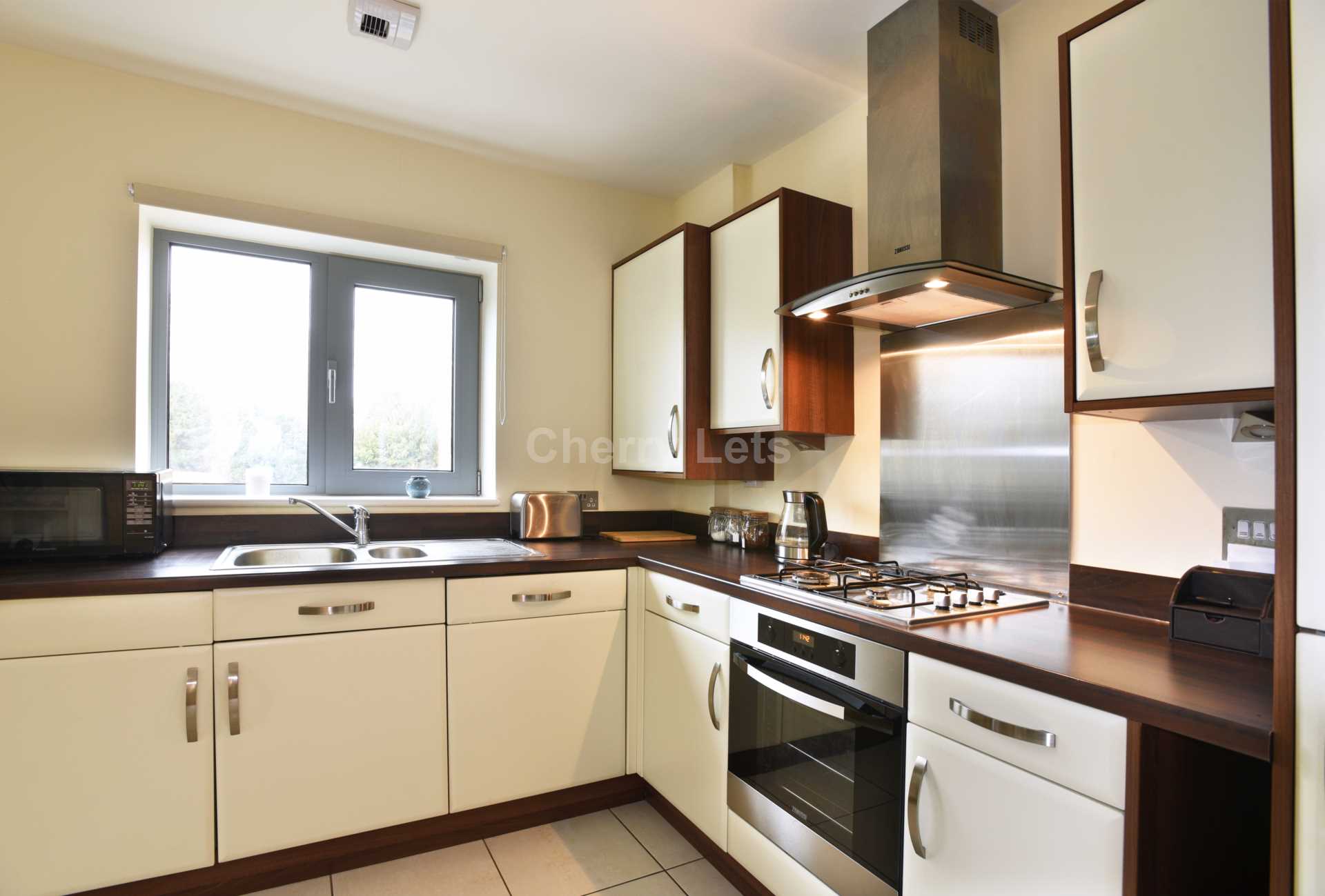 2 bed flat to rent in Hightown Gardens, Banbury, OX16 3