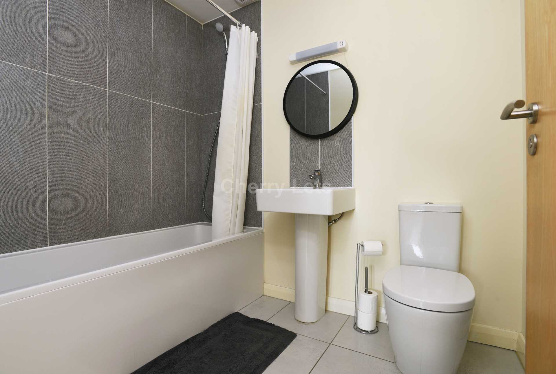 2 bed flat to rent in Hightown Gardens, Banbury, OX16 6